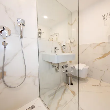 Hotel Haus Hillesheim 4*