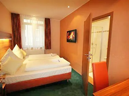 Haus Hillesheim Hotel 4*